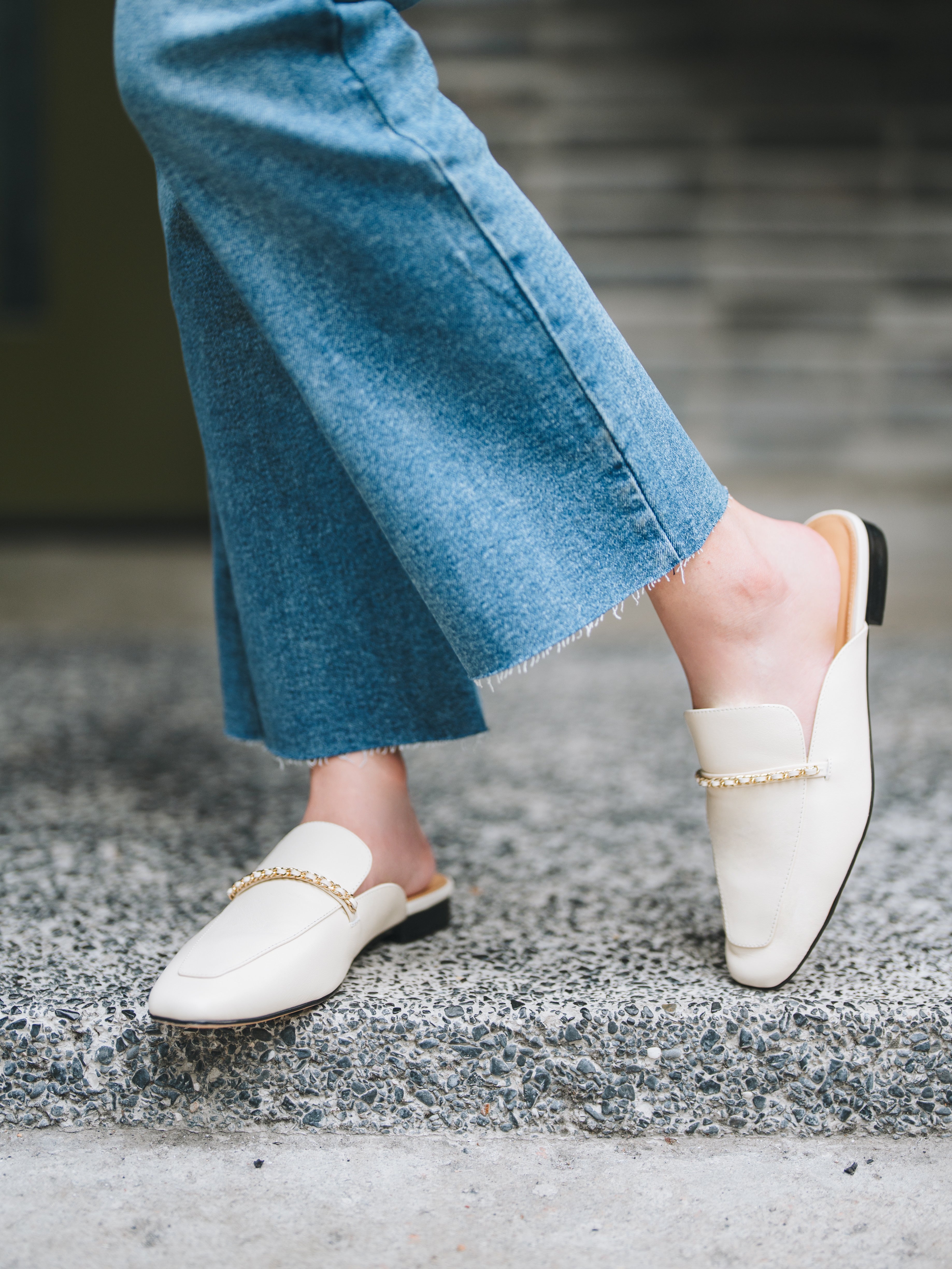 HANA Mules - White