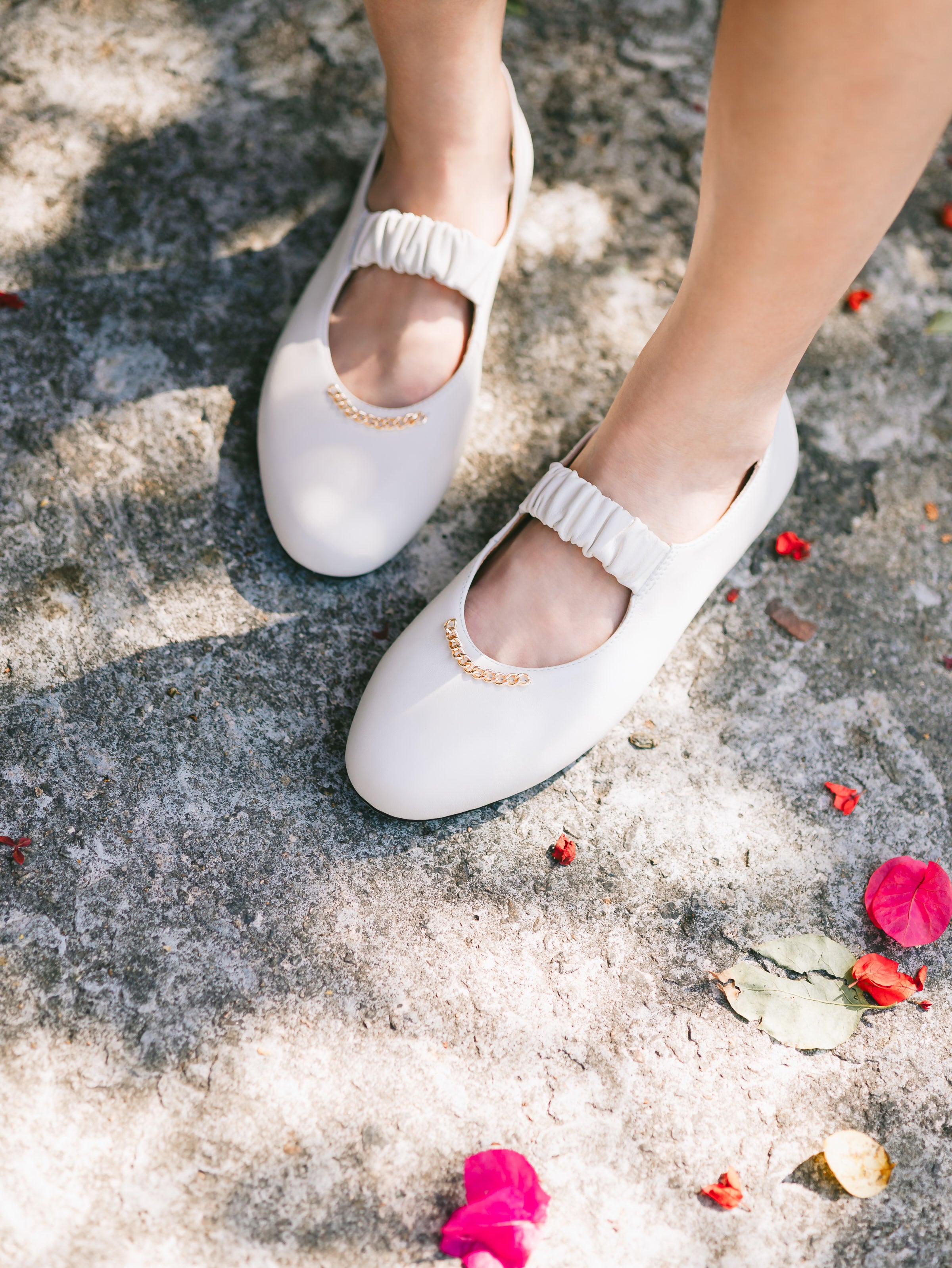 CORA Flats - White