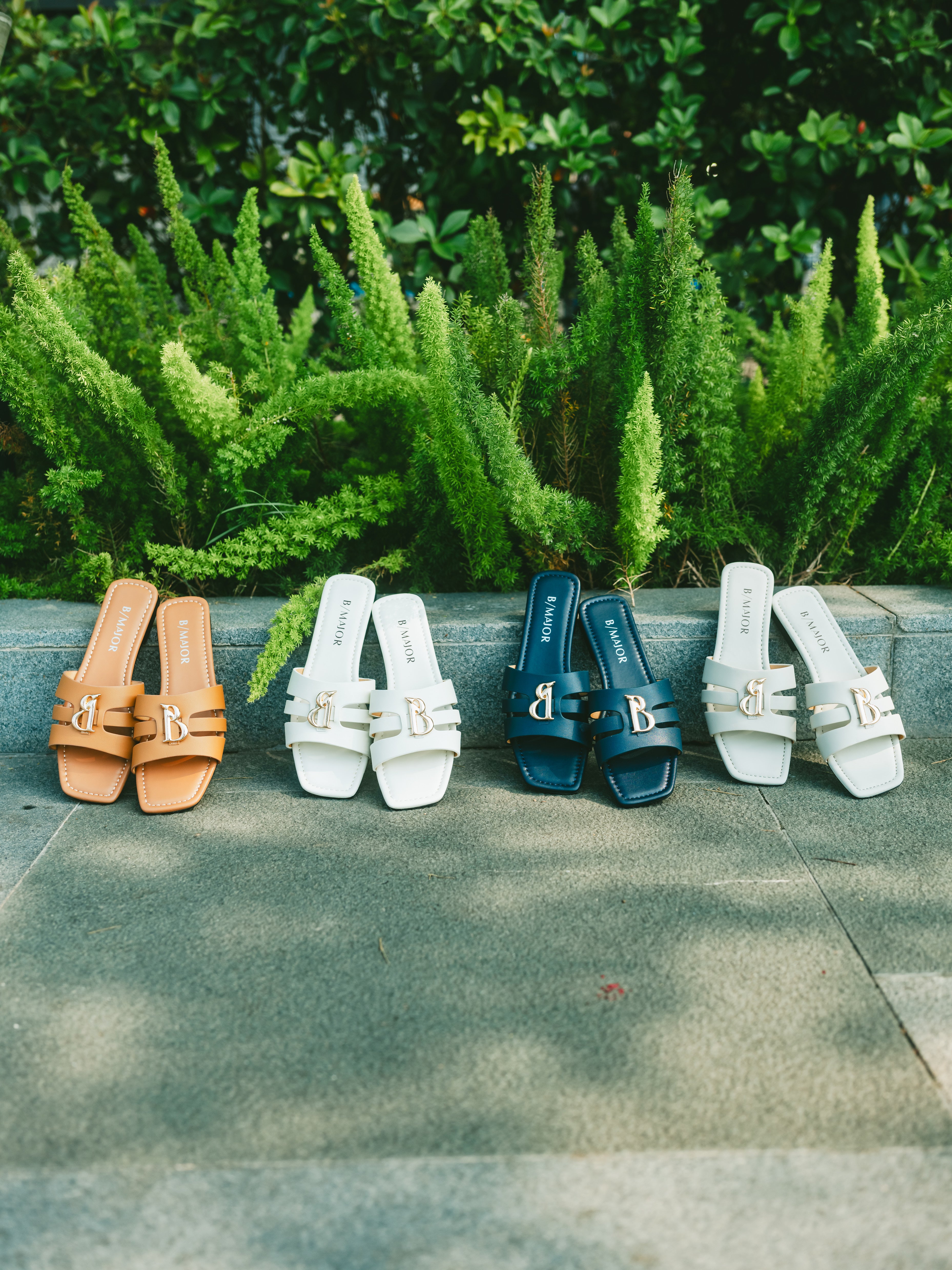 AVYLN Sandals - Grey