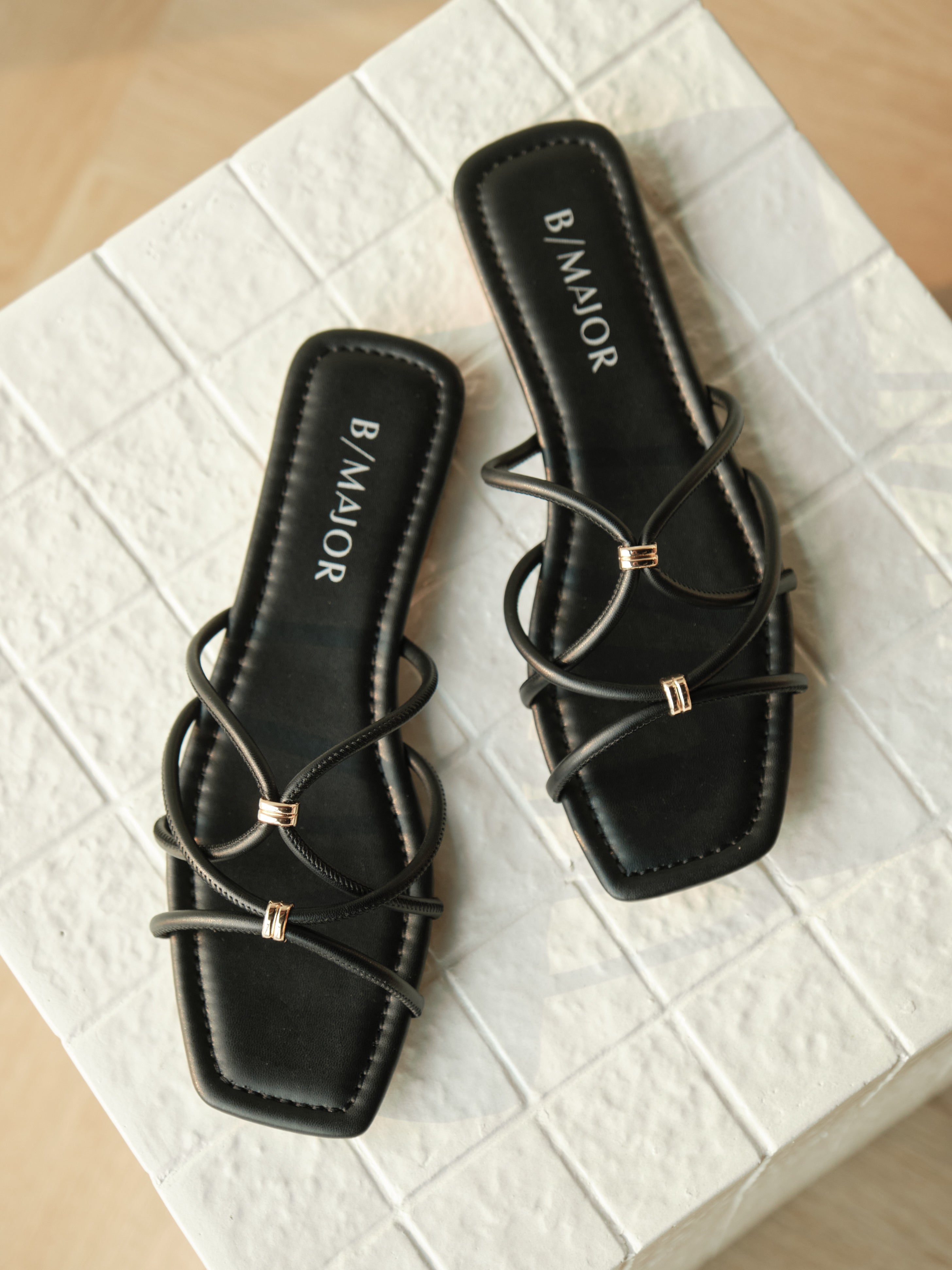 ISLA Sandals - Black (pre-order 1-2 weeks)