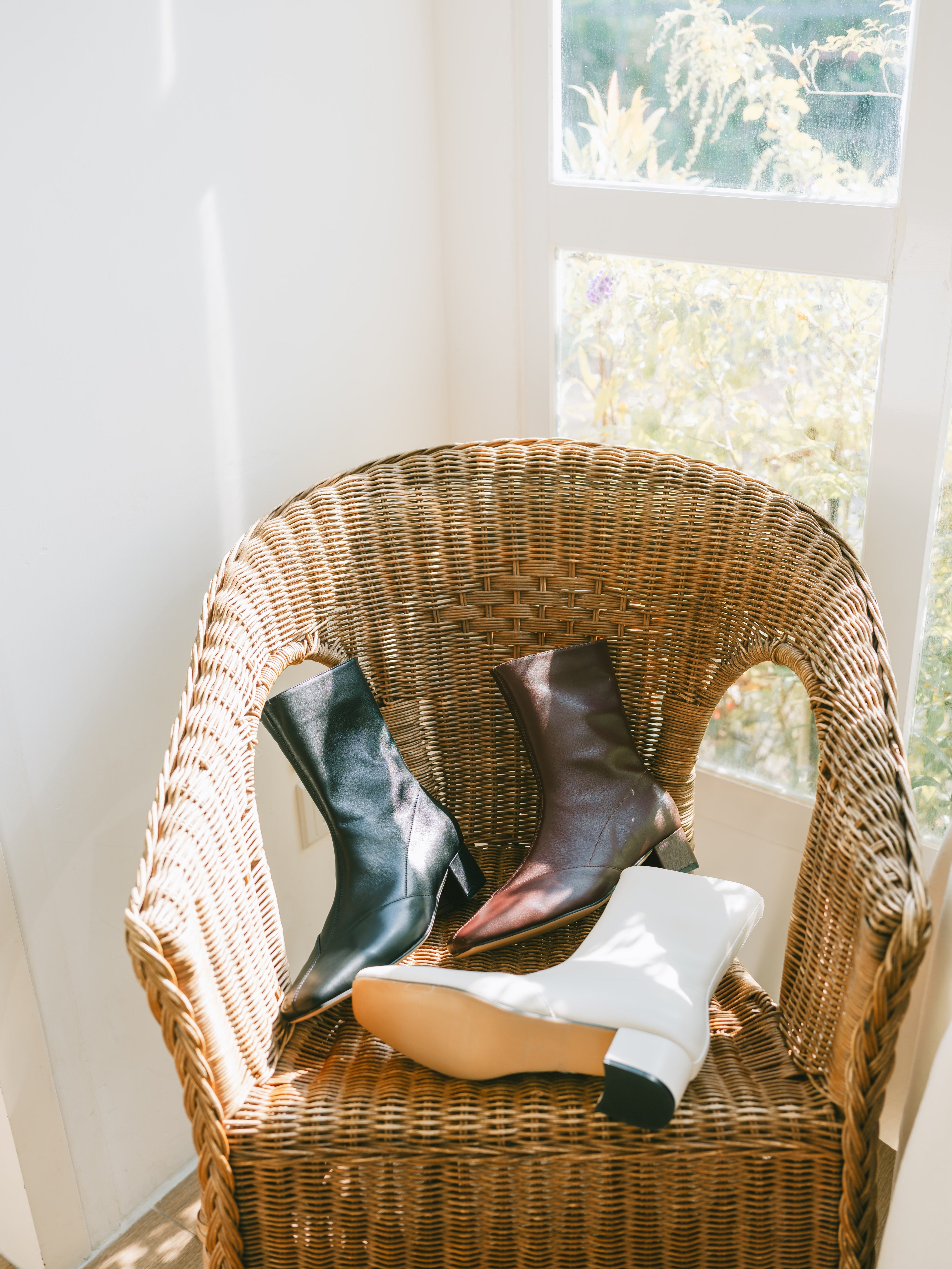 ZOEY BOOTS - WHITE