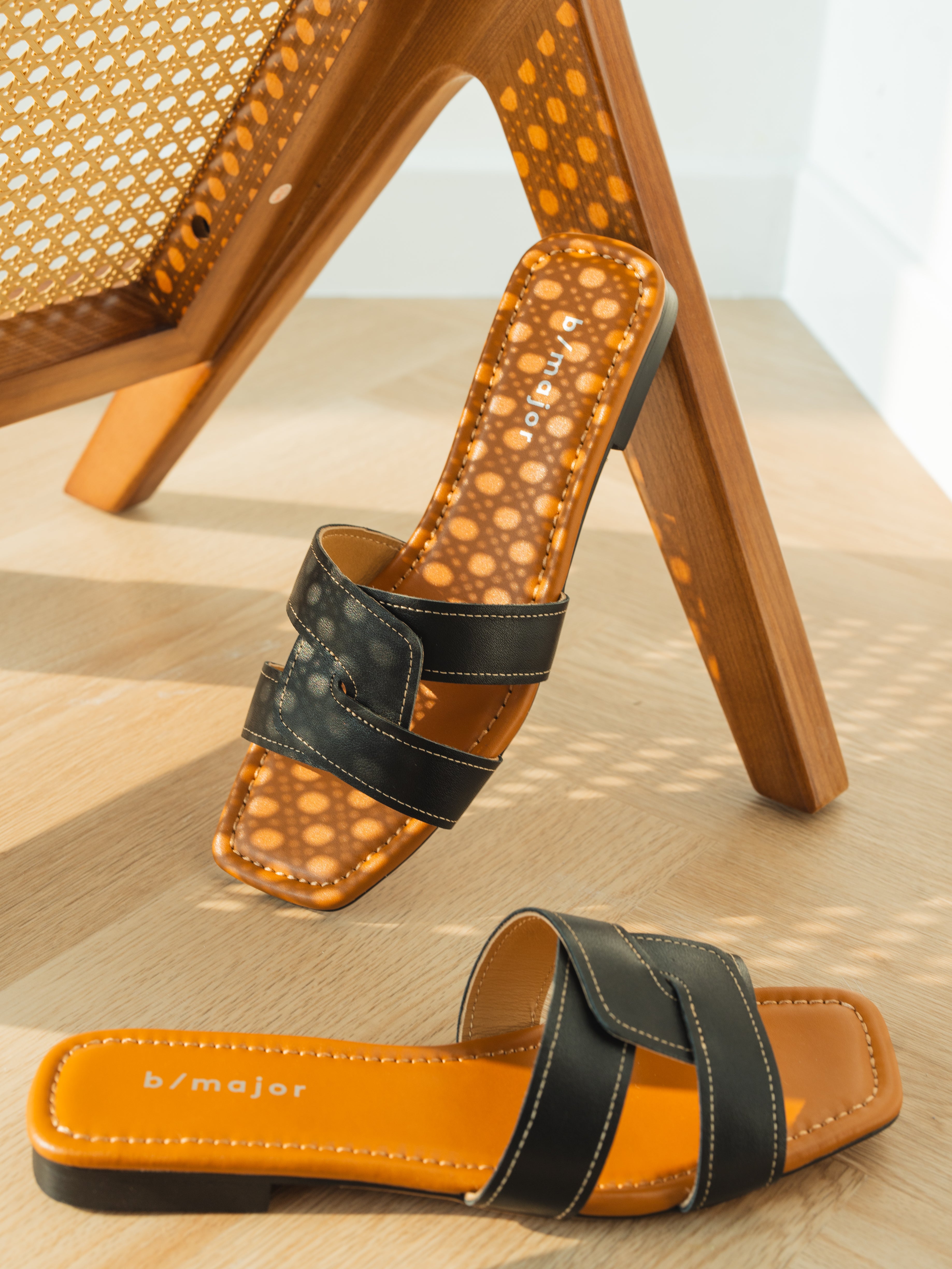 RESERA Sandals - Black