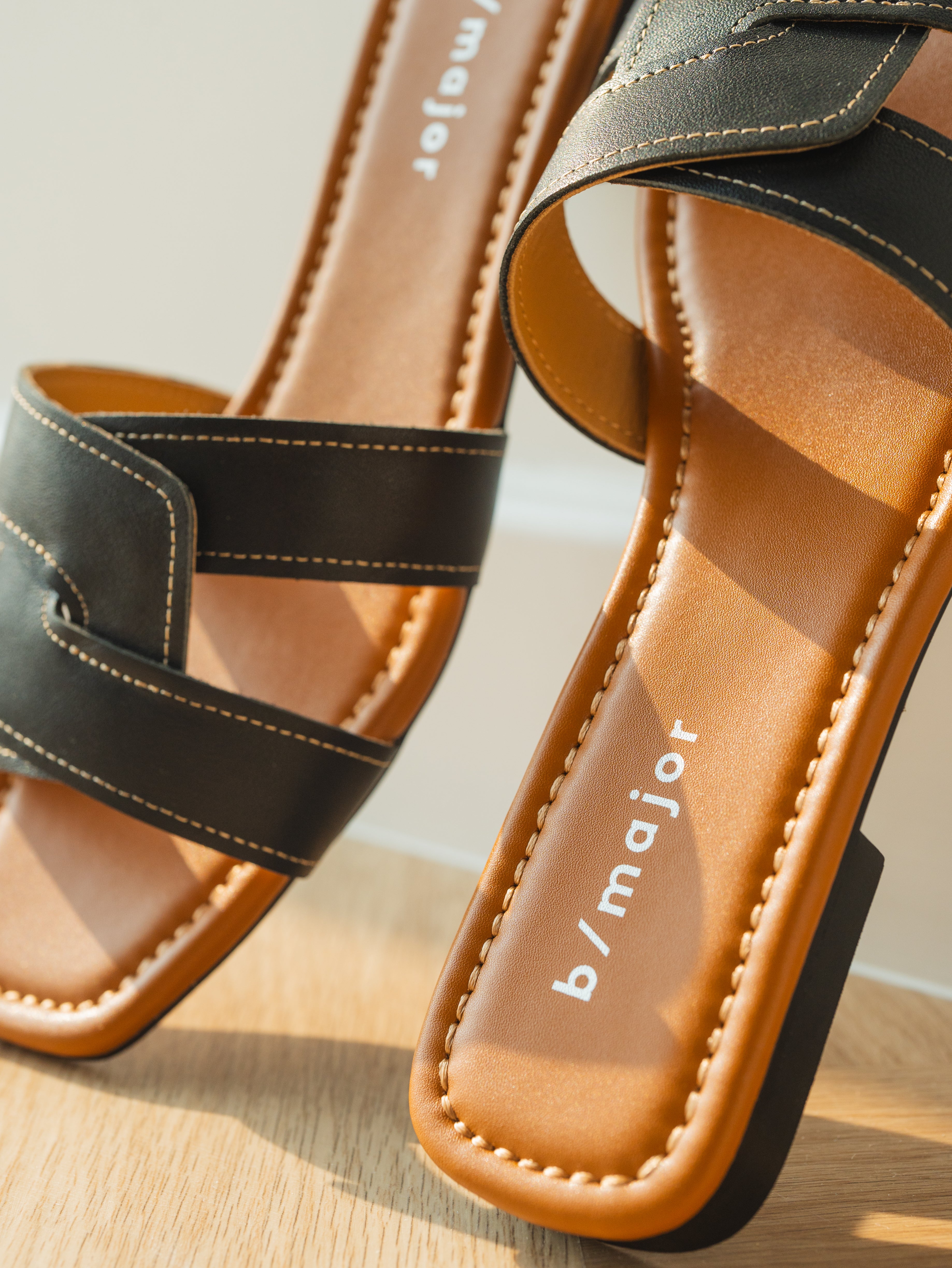 RESERA Sandals - Black