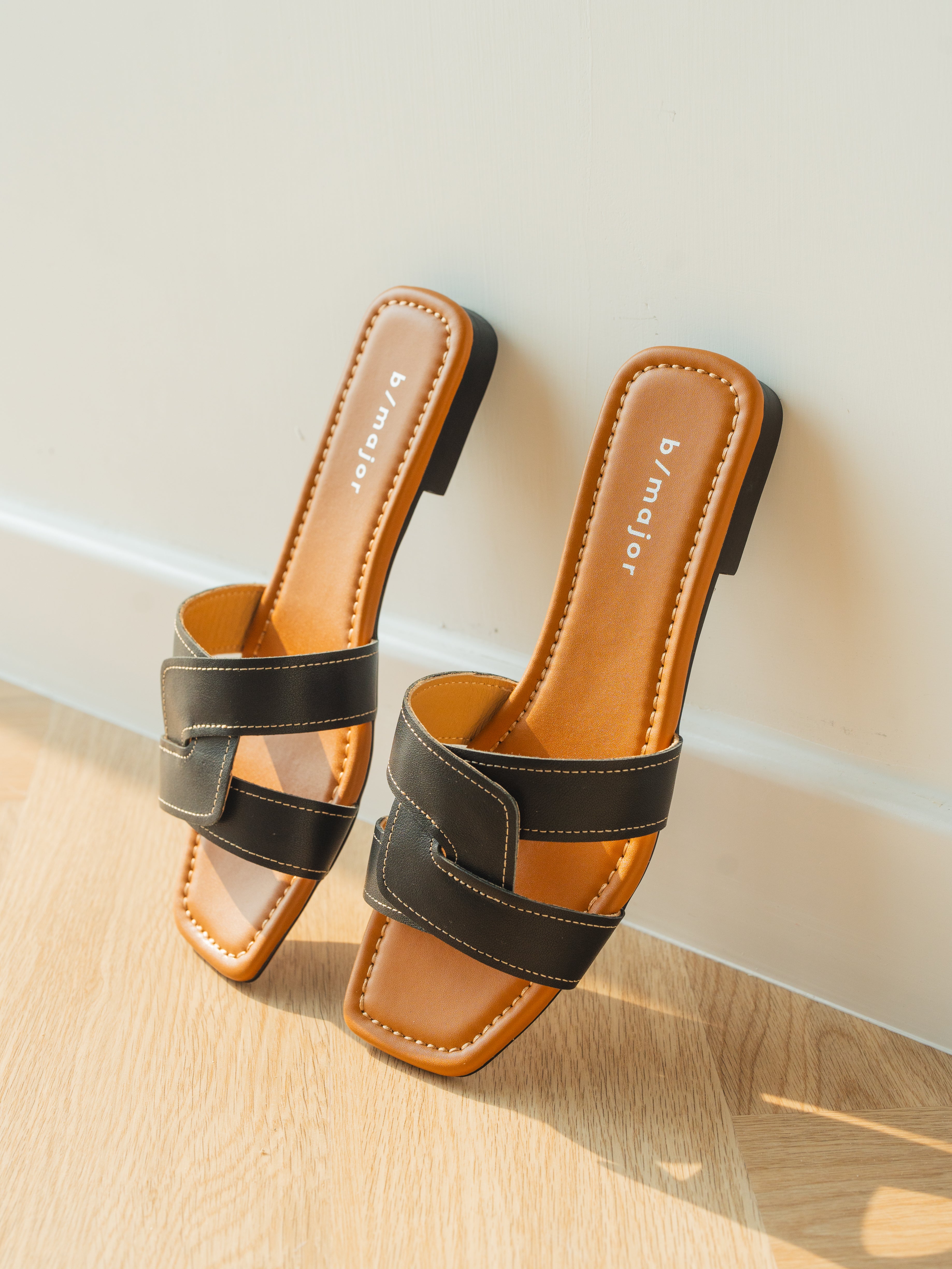 RESERA Sandals - Black