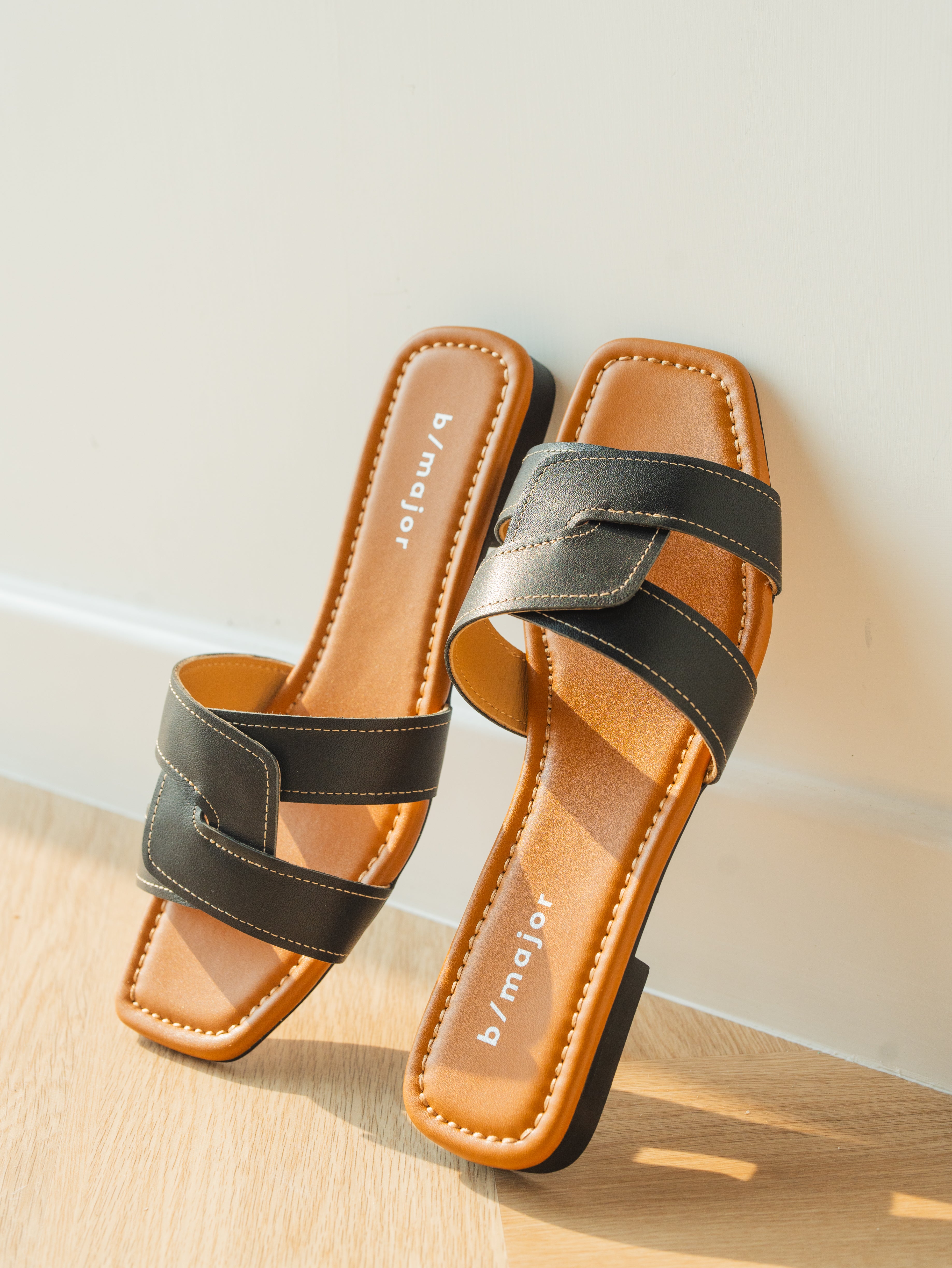 RESERA Sandals - Black
