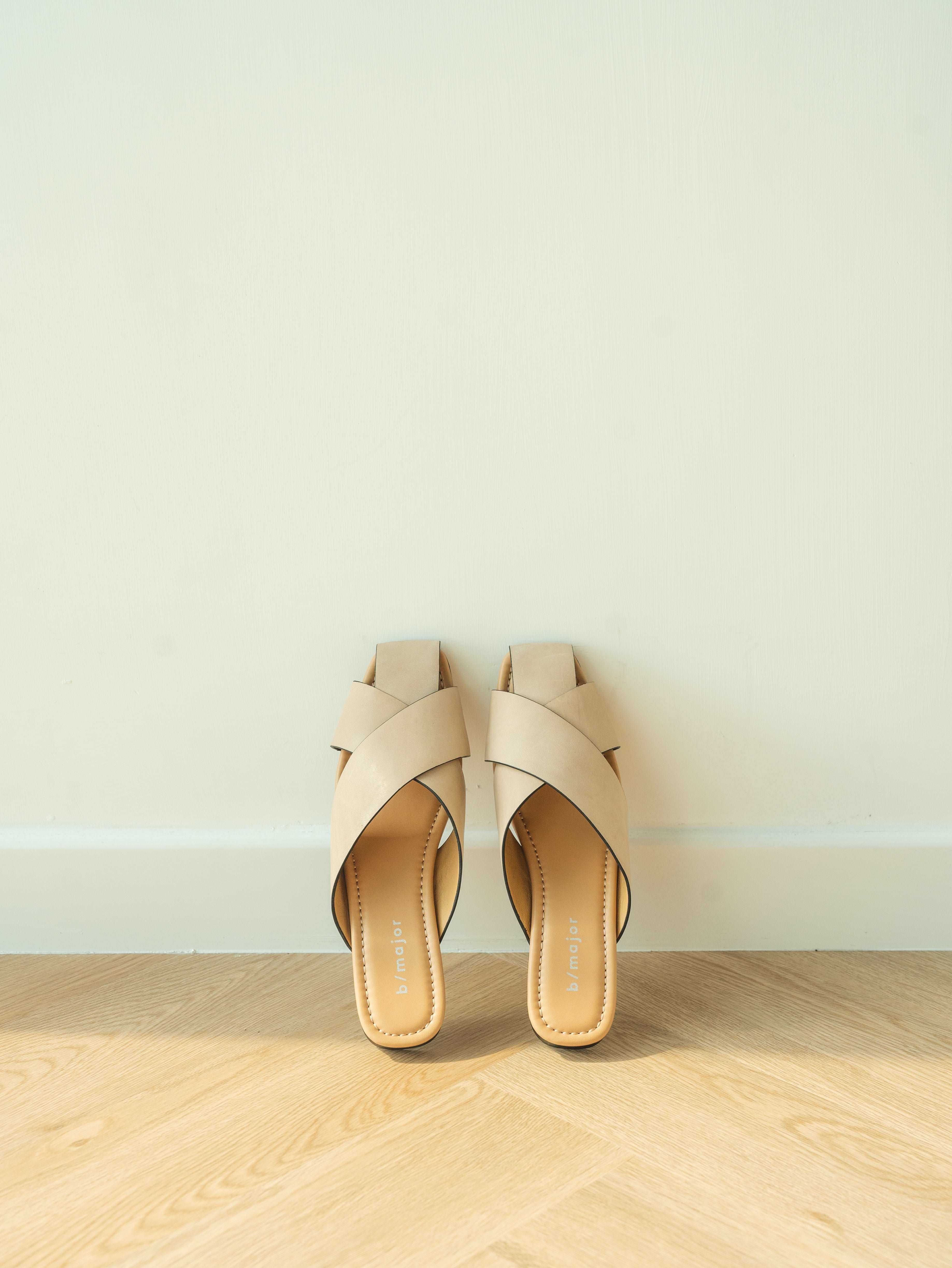 EVIA Sandals - Beige