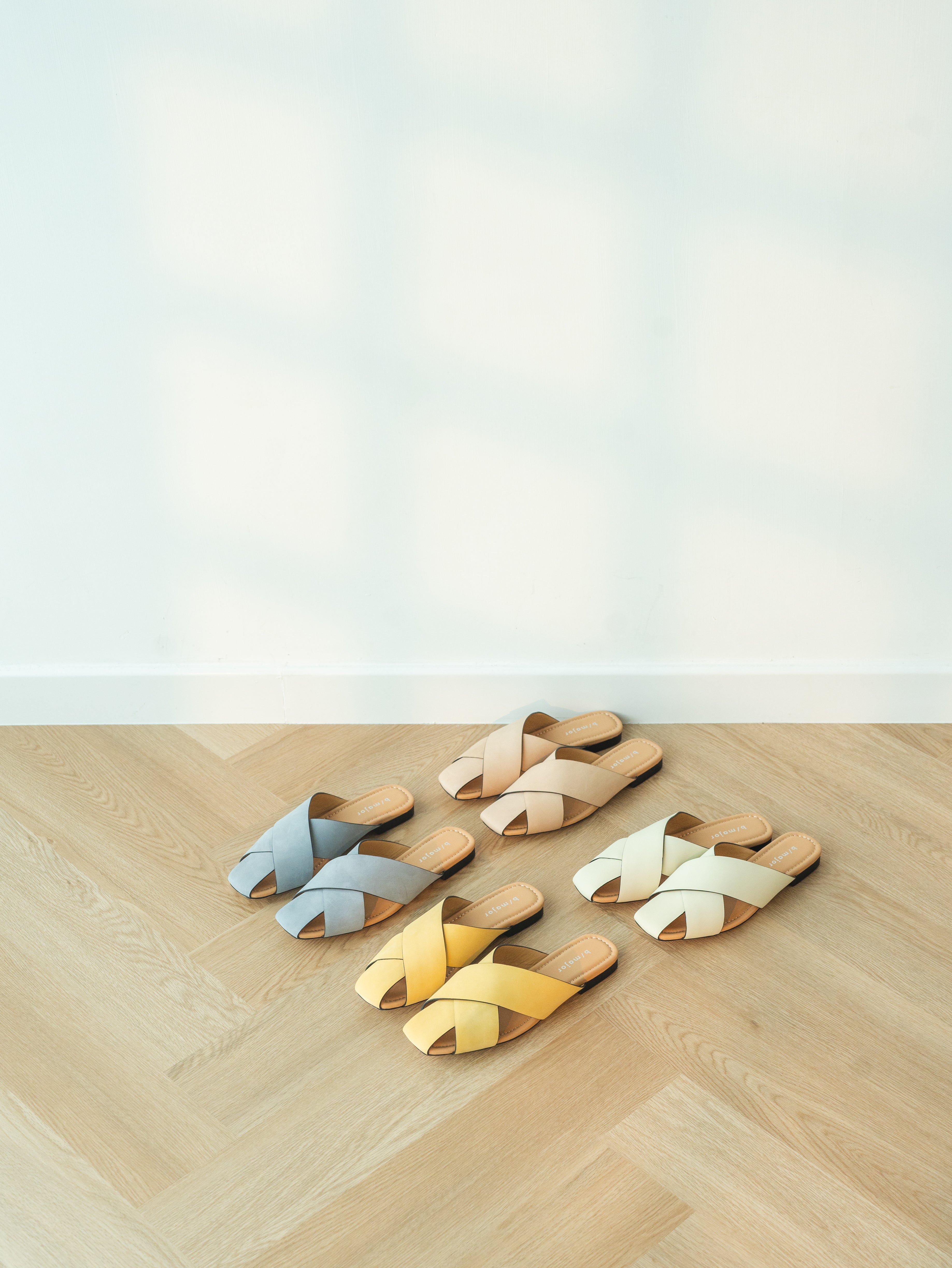 EVIA Sandals - White