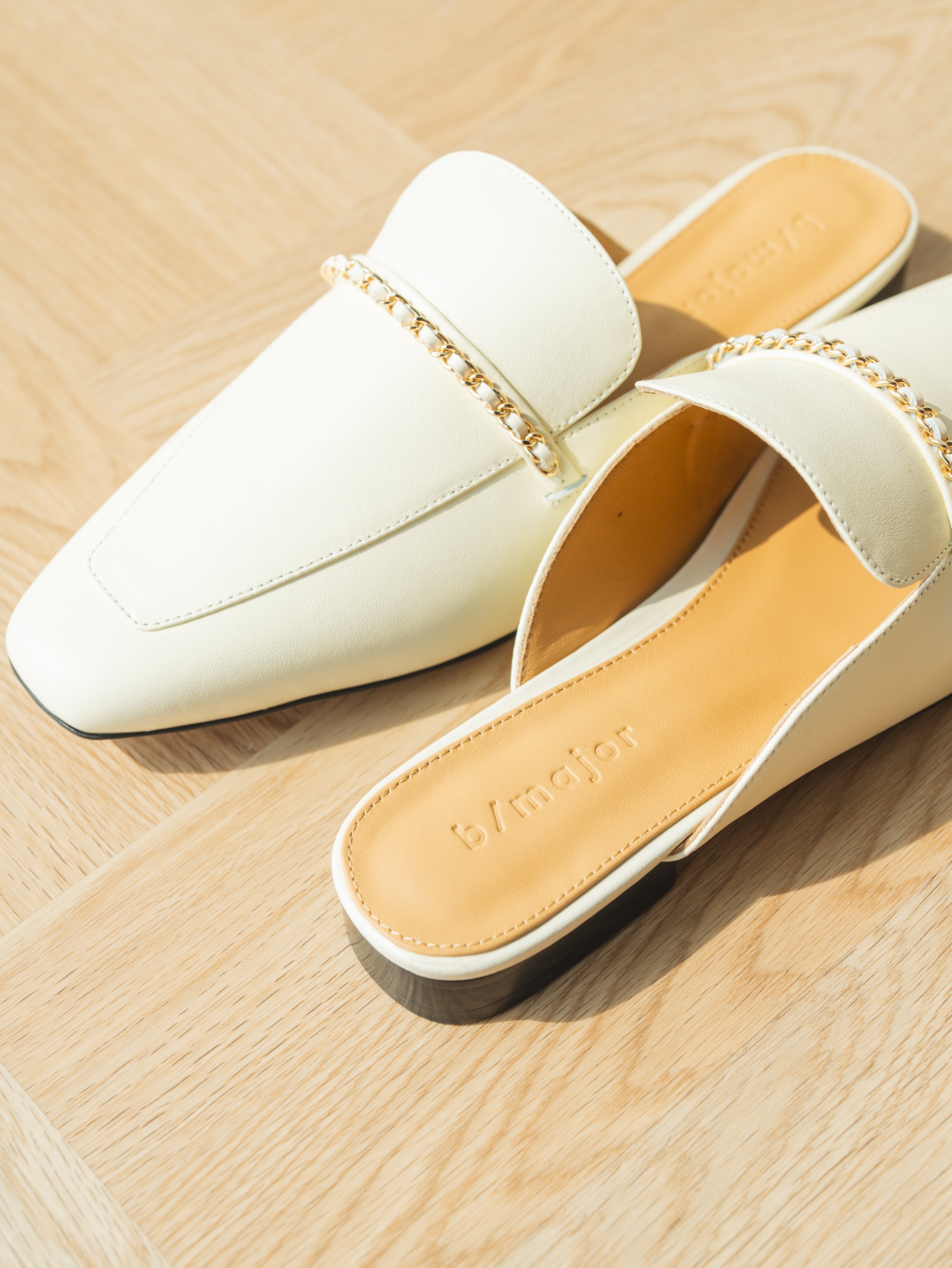 HANA Mules - White