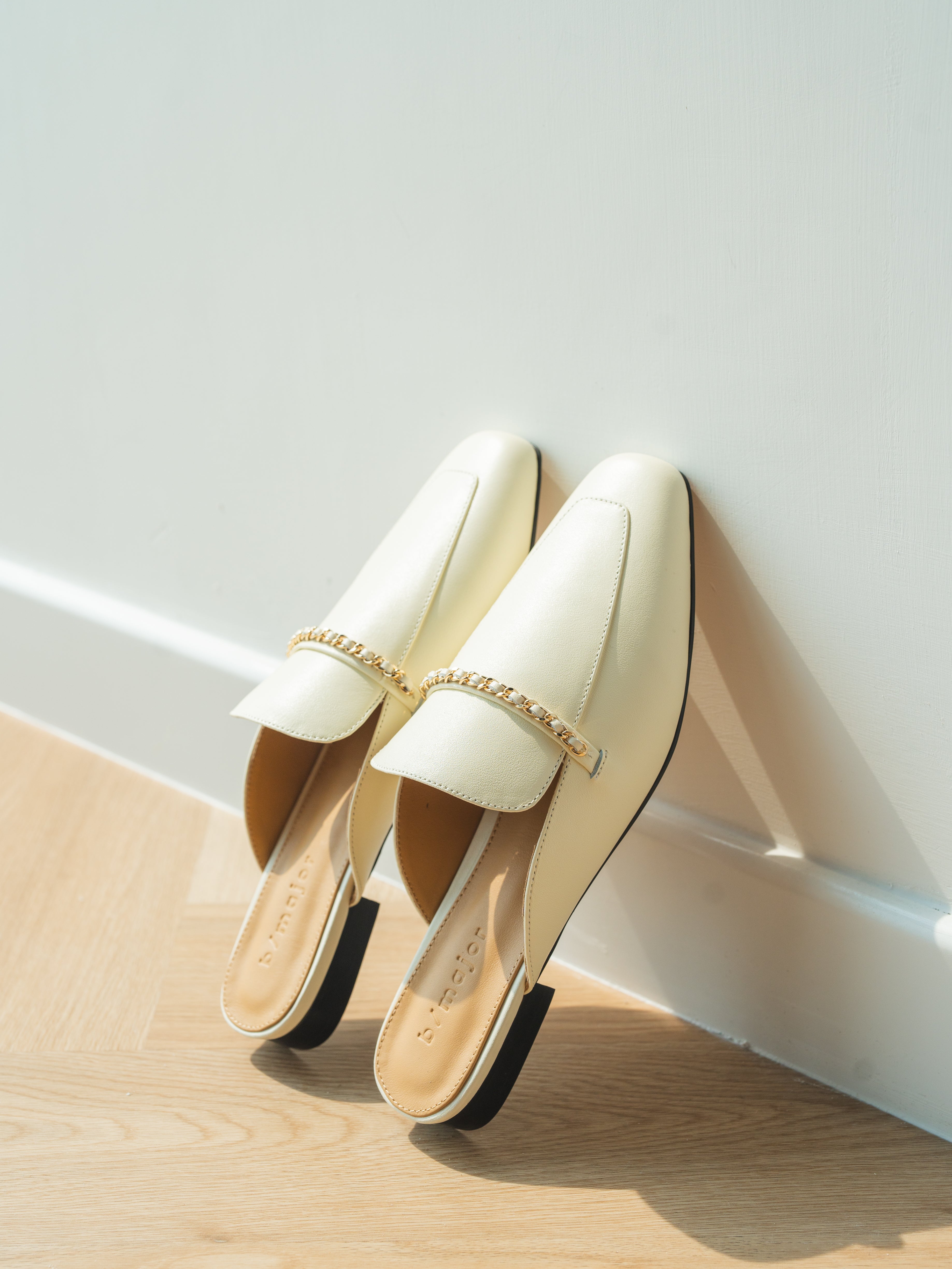 HANA Mules - White