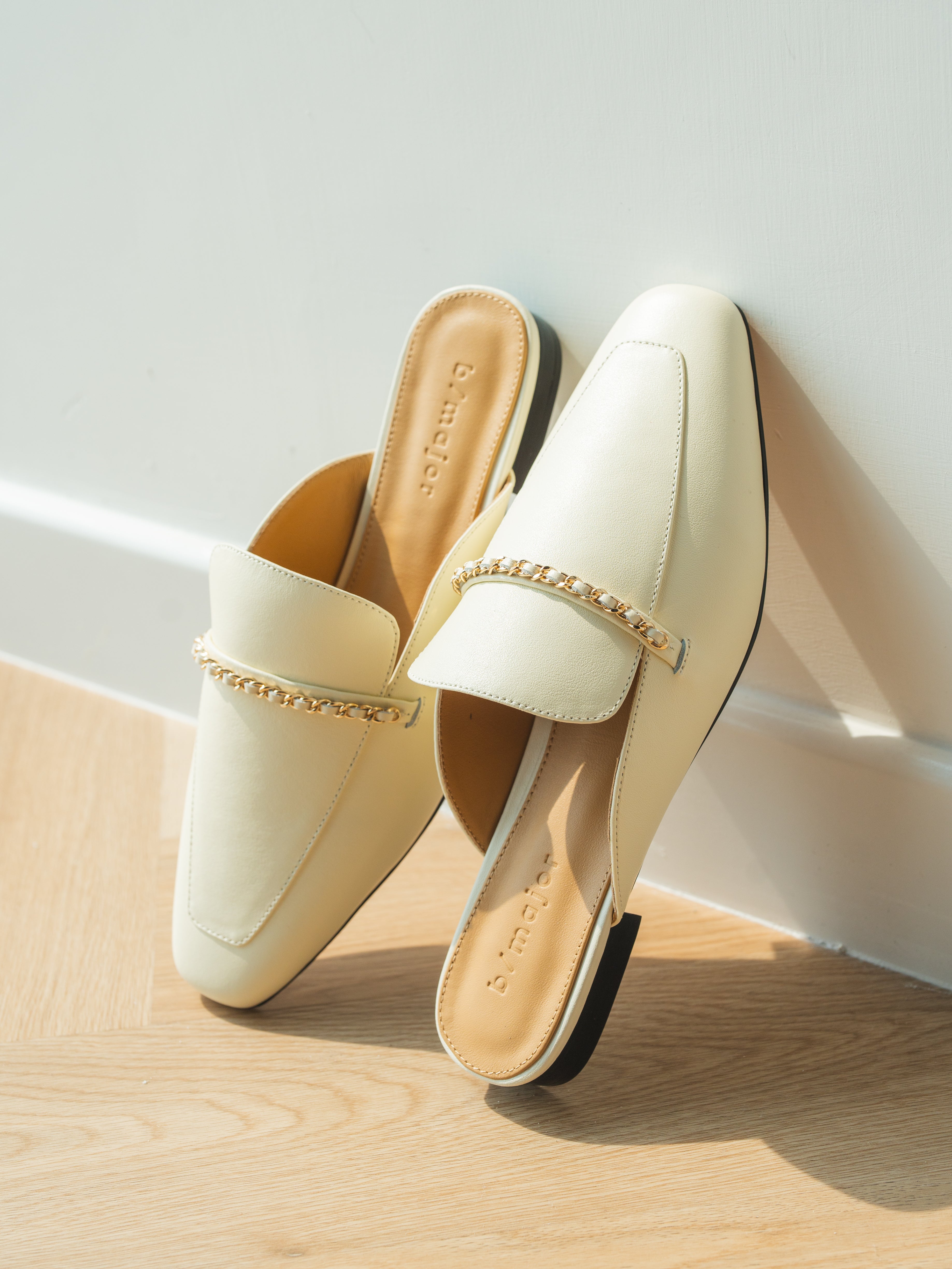 HANA Mules - White
