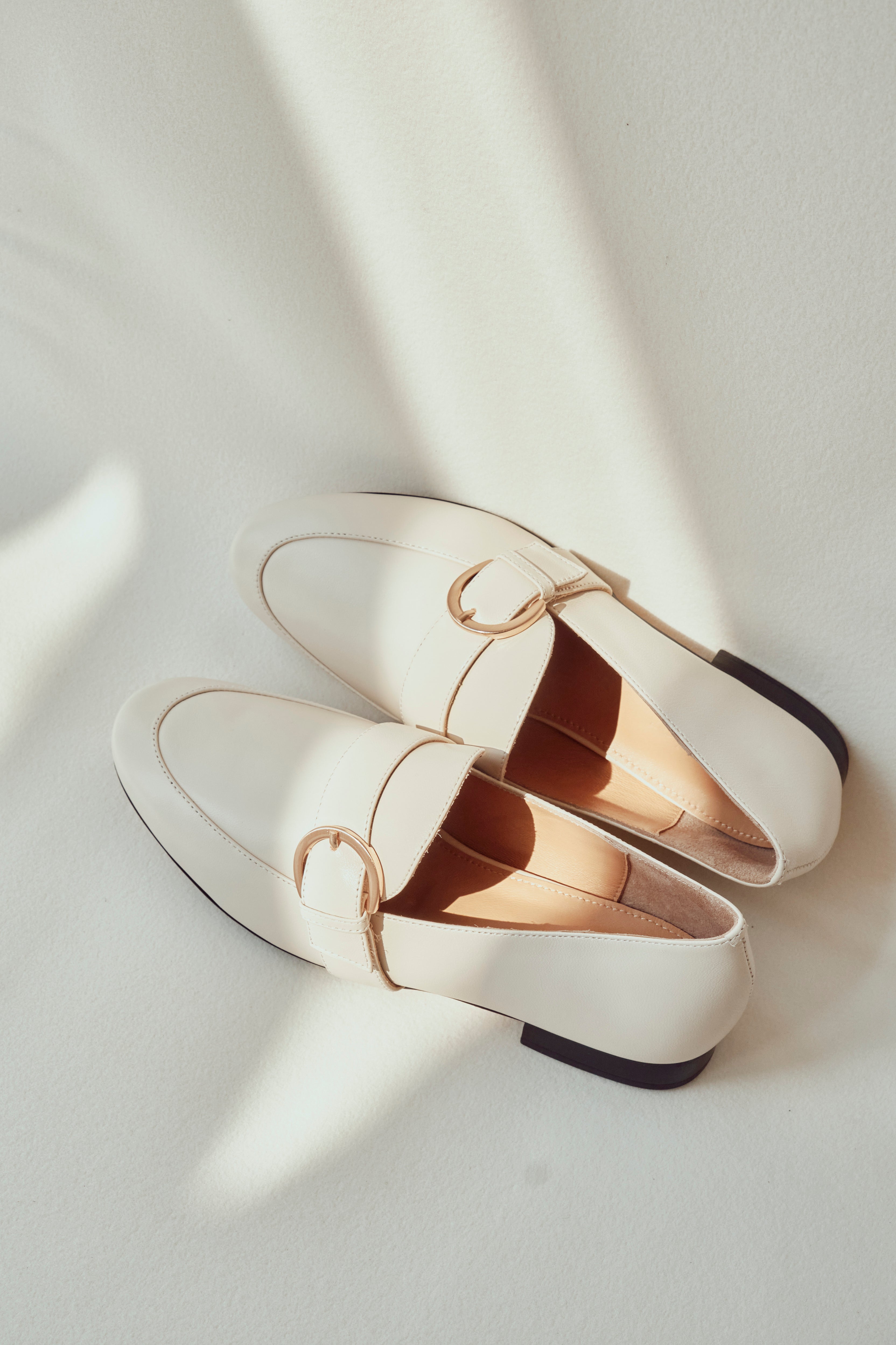 VEEZ Loafers - White