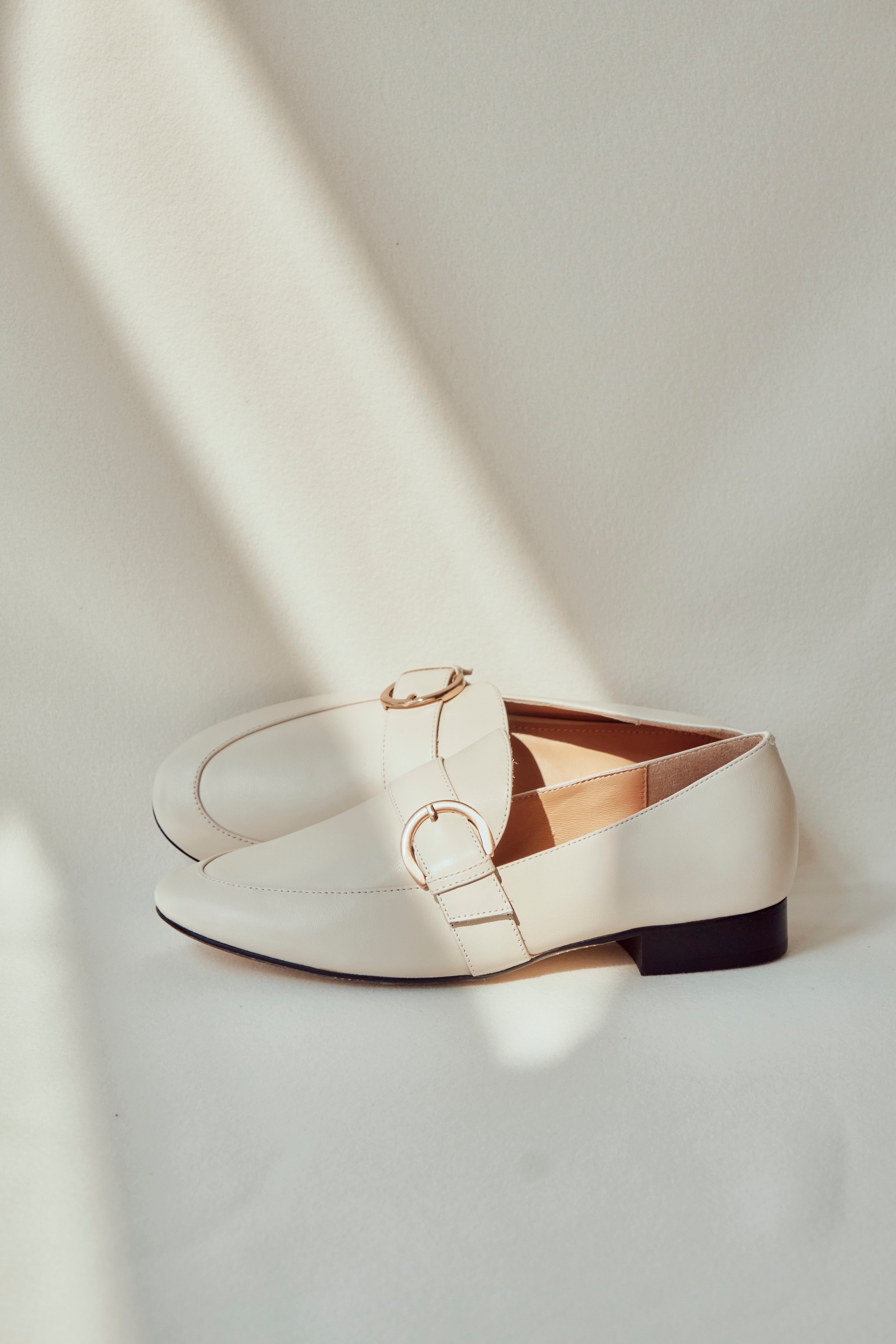 VEEZ Loafers - White