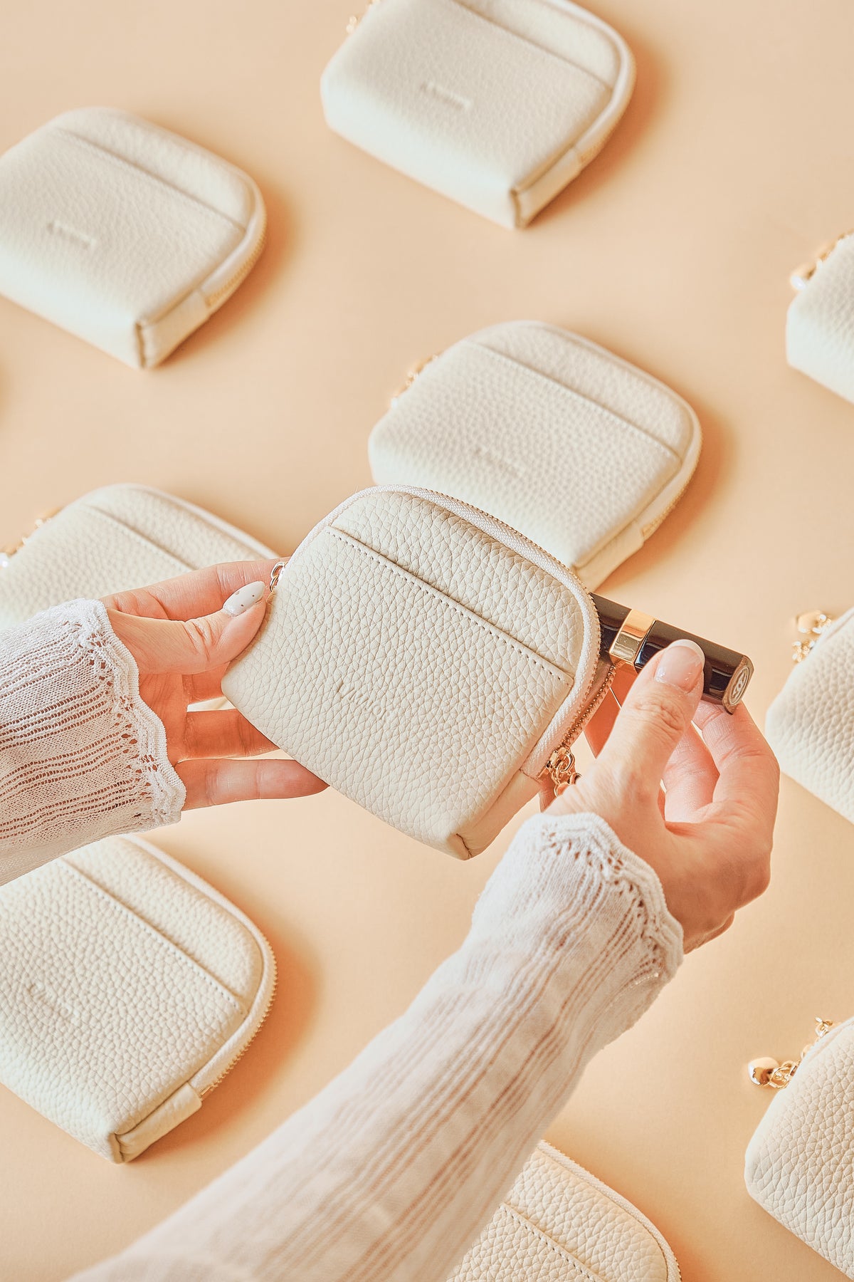 B/MAJOR White Leather Pouch✨