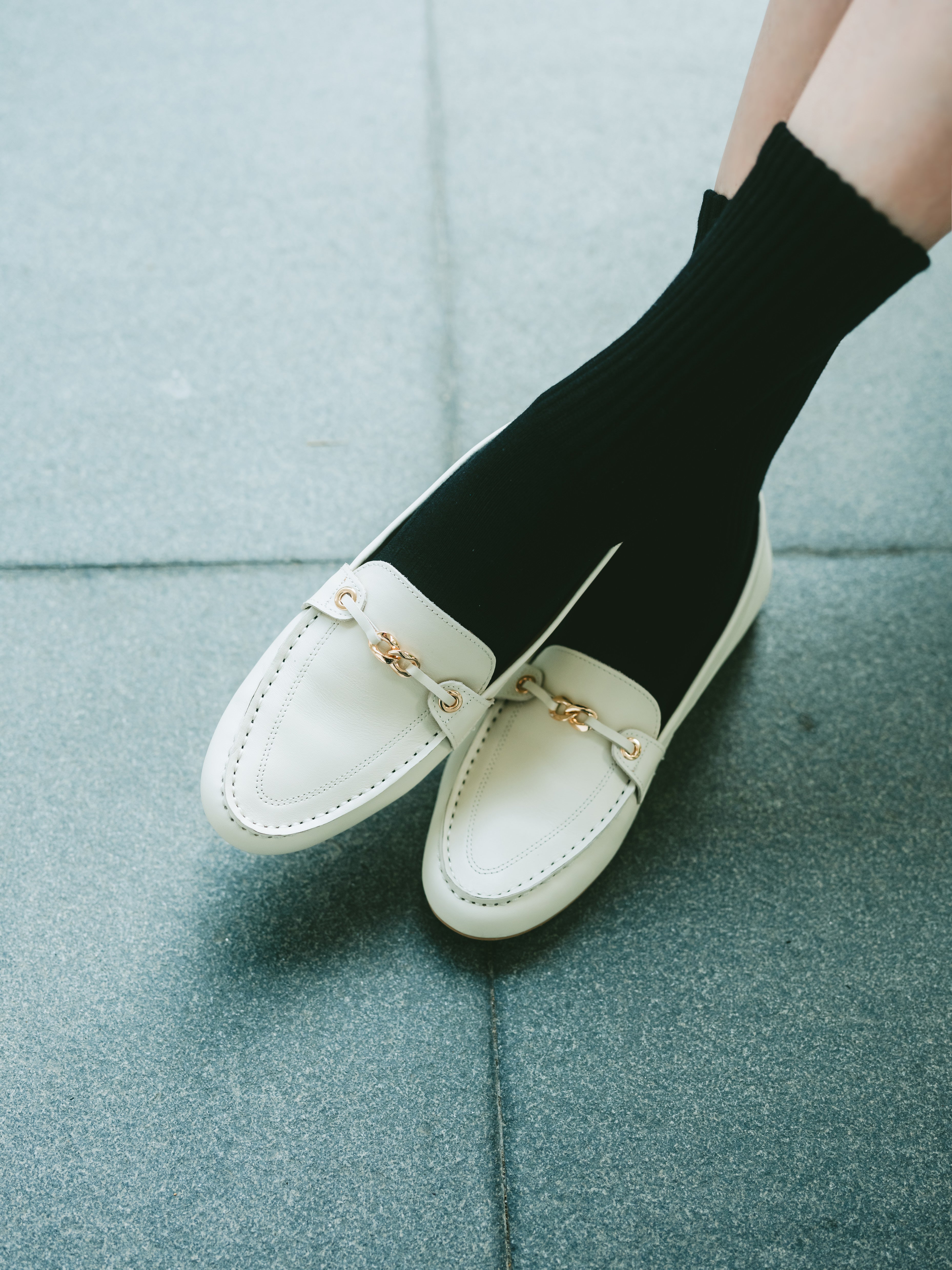 HENNIE Loafers - White