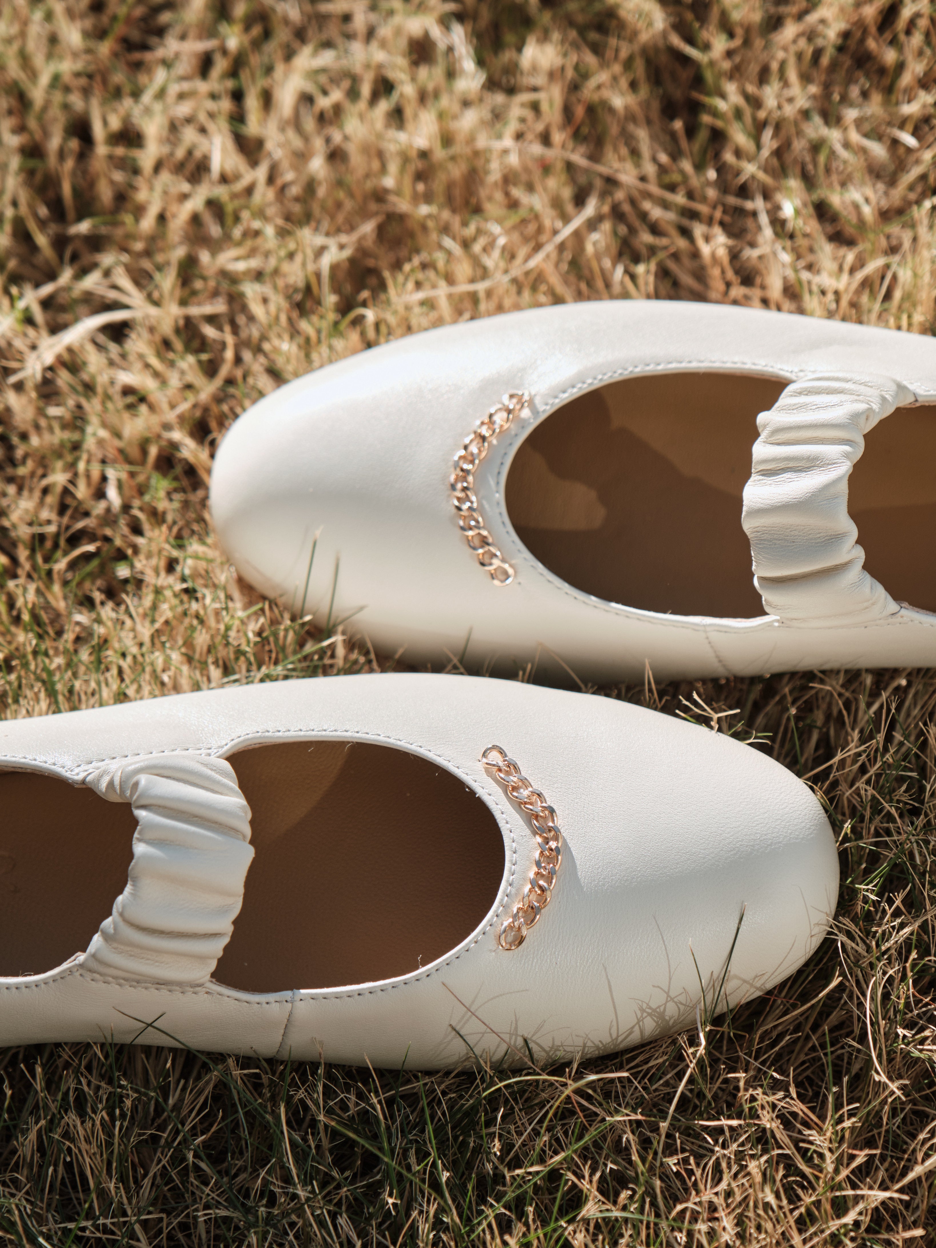 CORA Flats - White (pre-order 1 week)