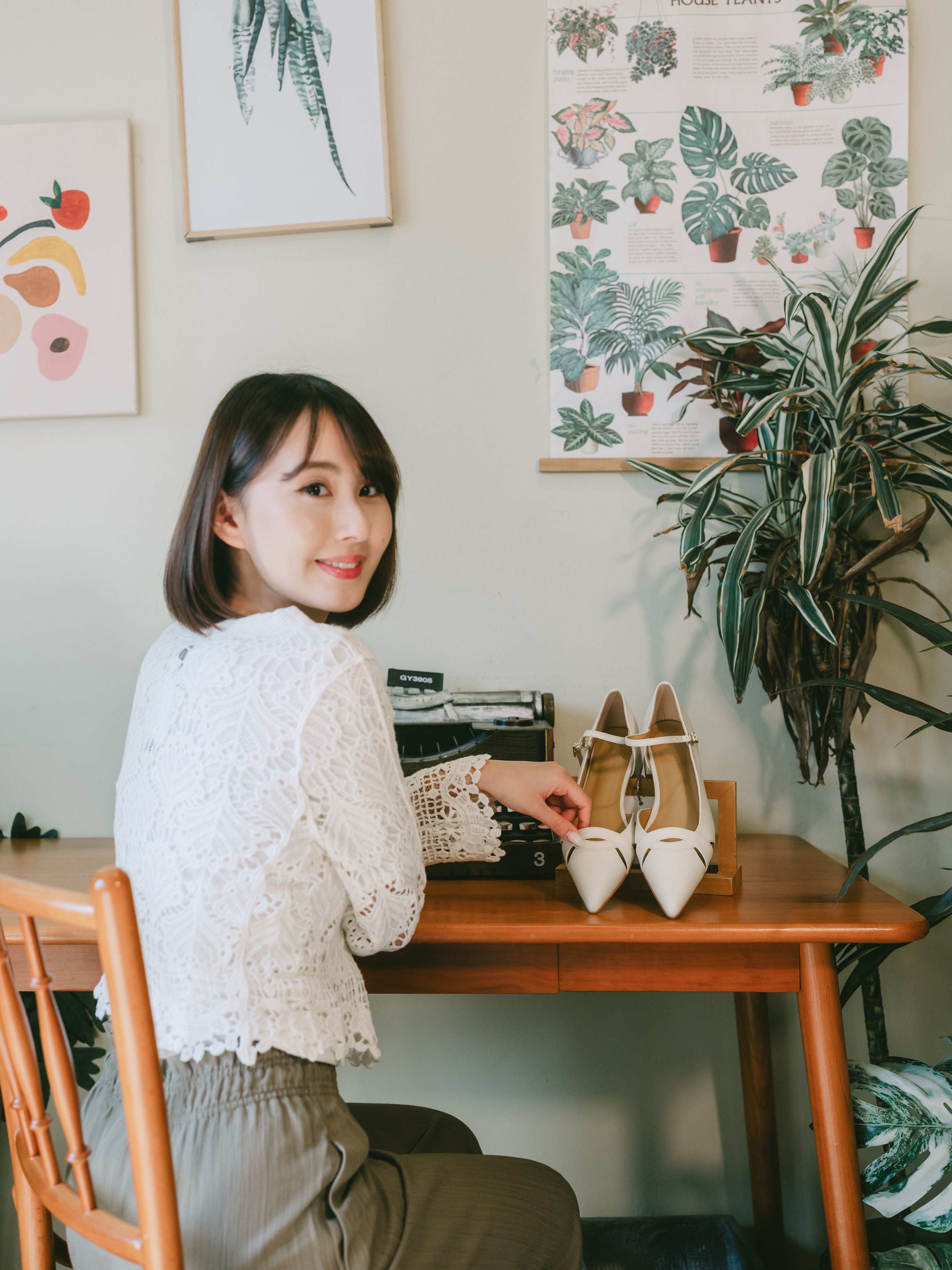 SERENA Flats - White (pre-order 2 weeks)