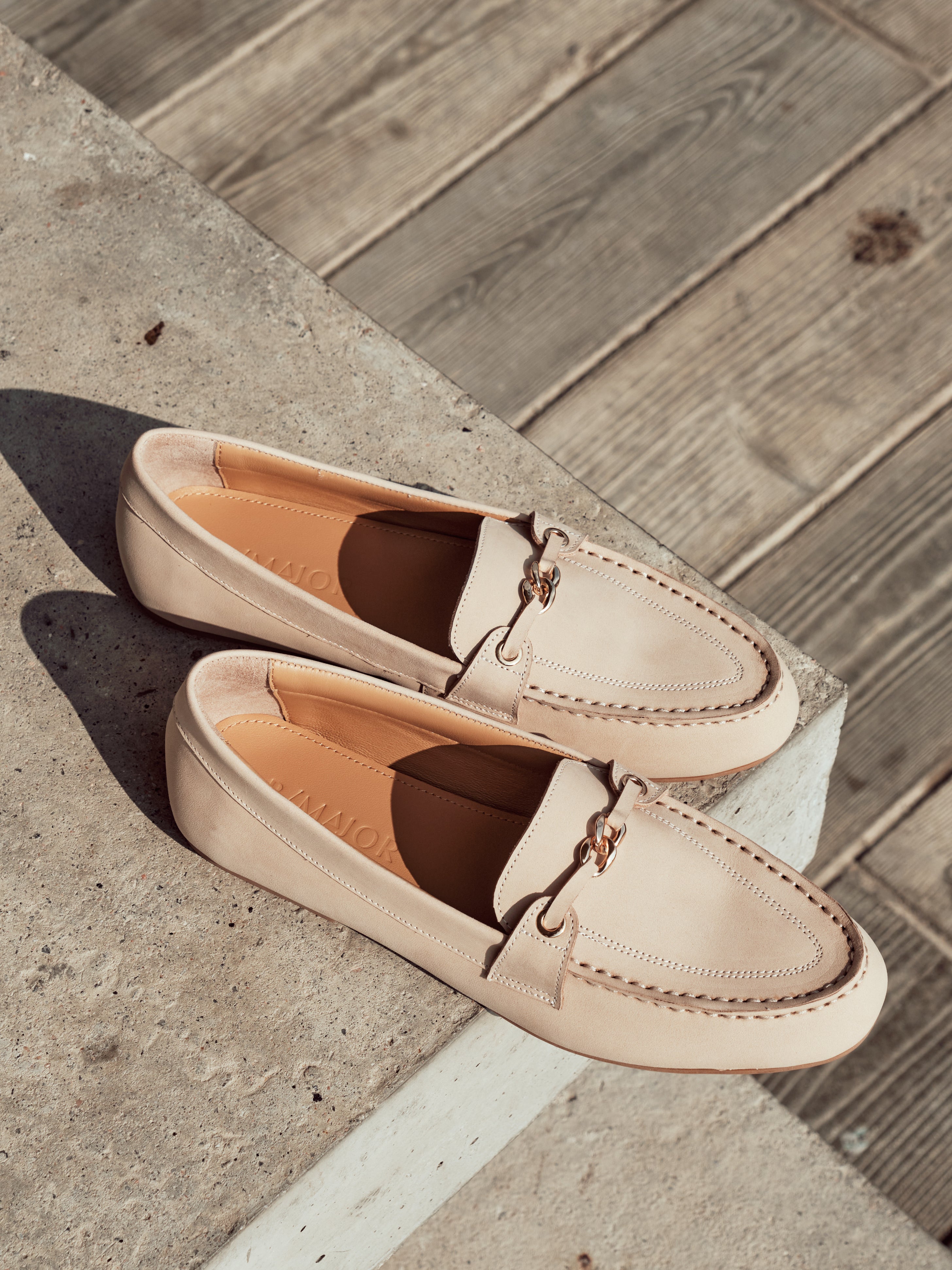 HENNIE Loafers - Beige