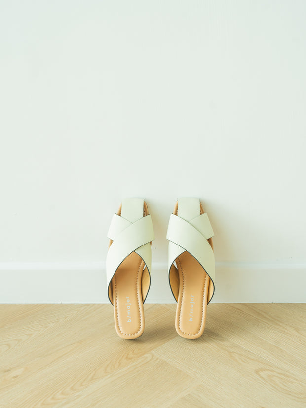 EVIA Sandals - White