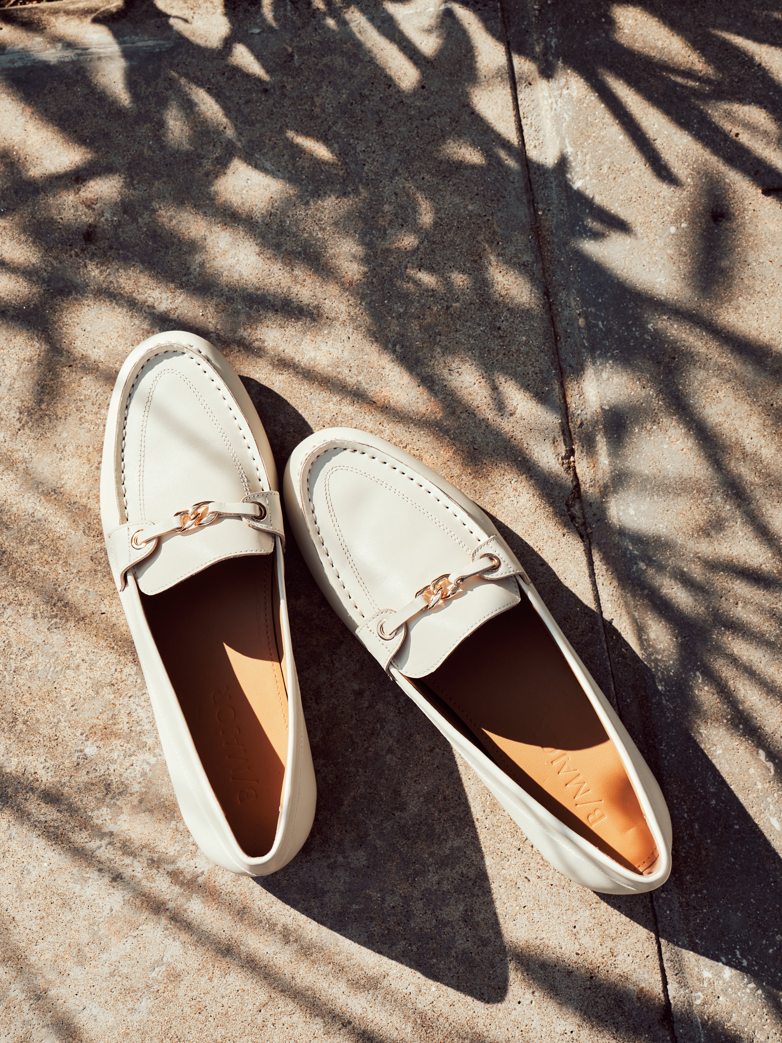 HENNIE Loafers - White